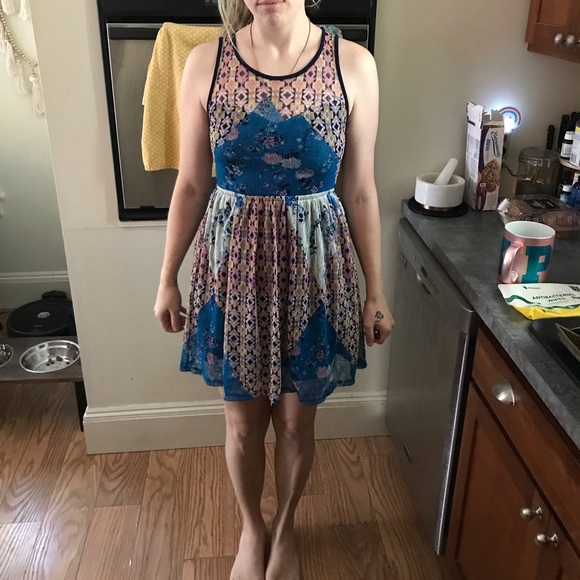 Women’s A line, peek a boo back Dress - Picture 3 of 5